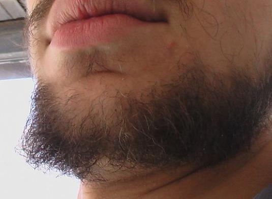 Come accelerare la crescita di una barba?