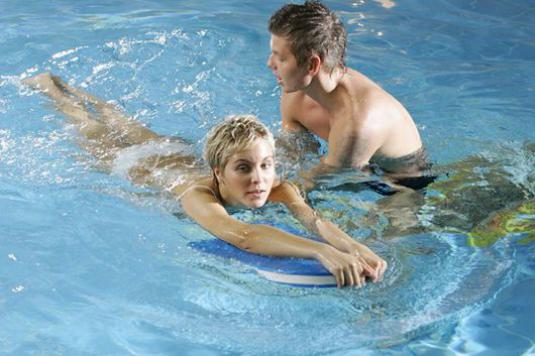 Come imparare a nuotare per un adulto?