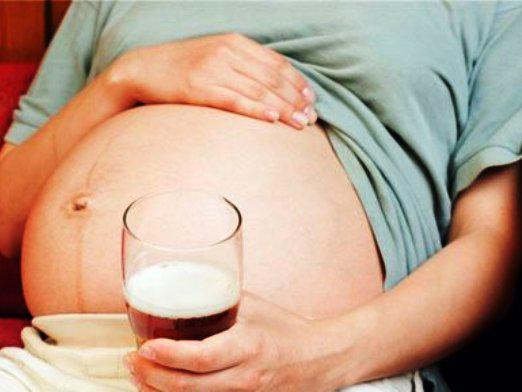È possibile rimanere incinta con la birra?